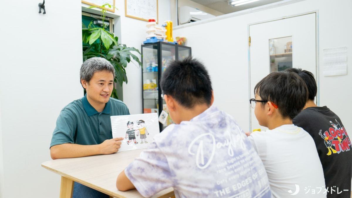 橿原支店での絵カードを使った支援風景